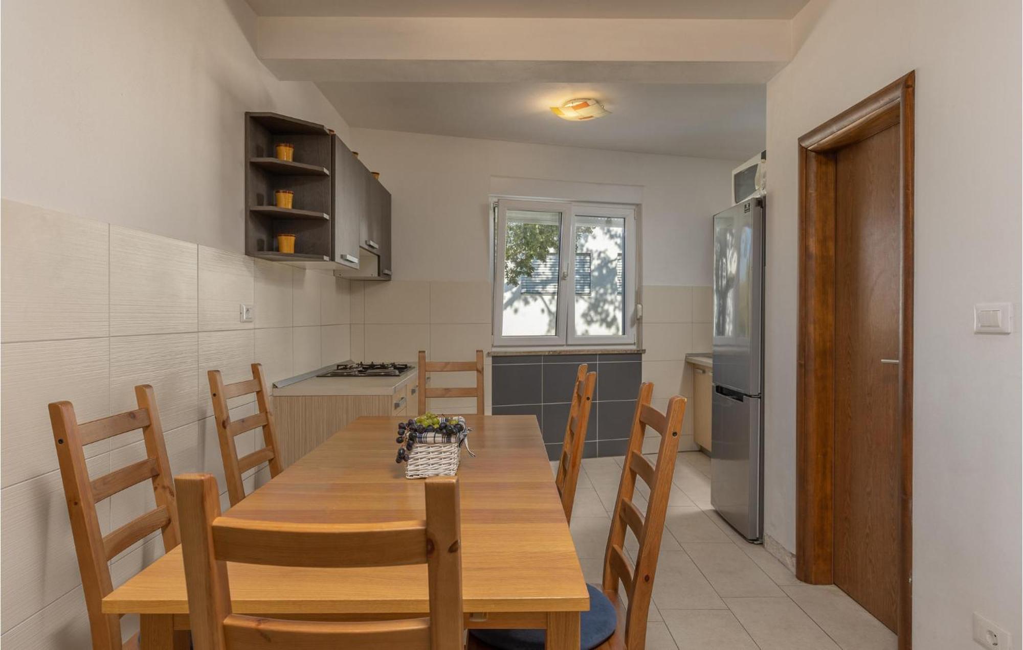 Amazing Apartment In Njivice With Kitchen المظهر الخارجي الصورة