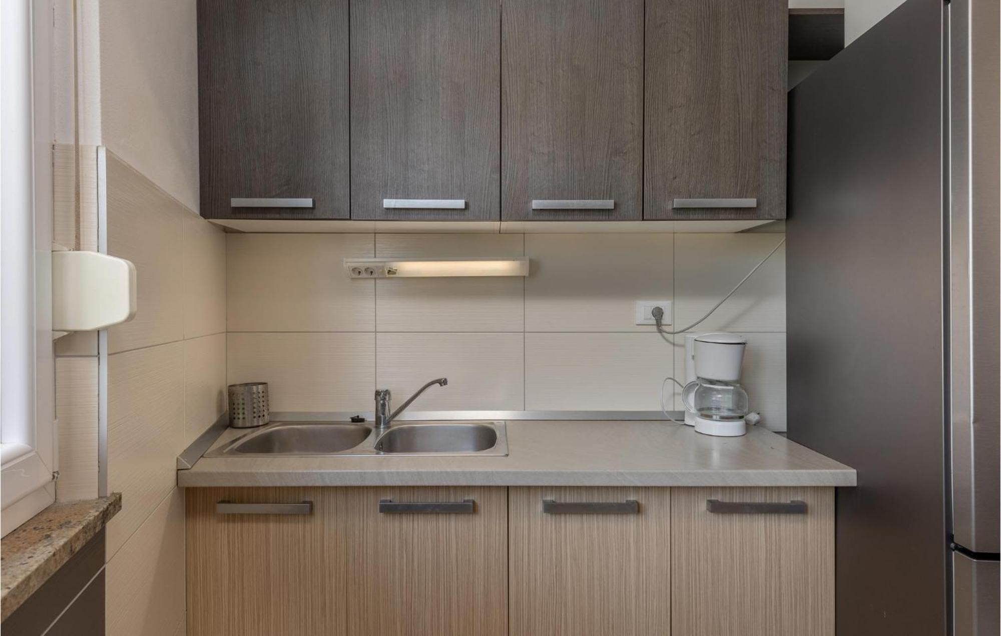Amazing Apartment In Njivice With Kitchen المظهر الخارجي الصورة