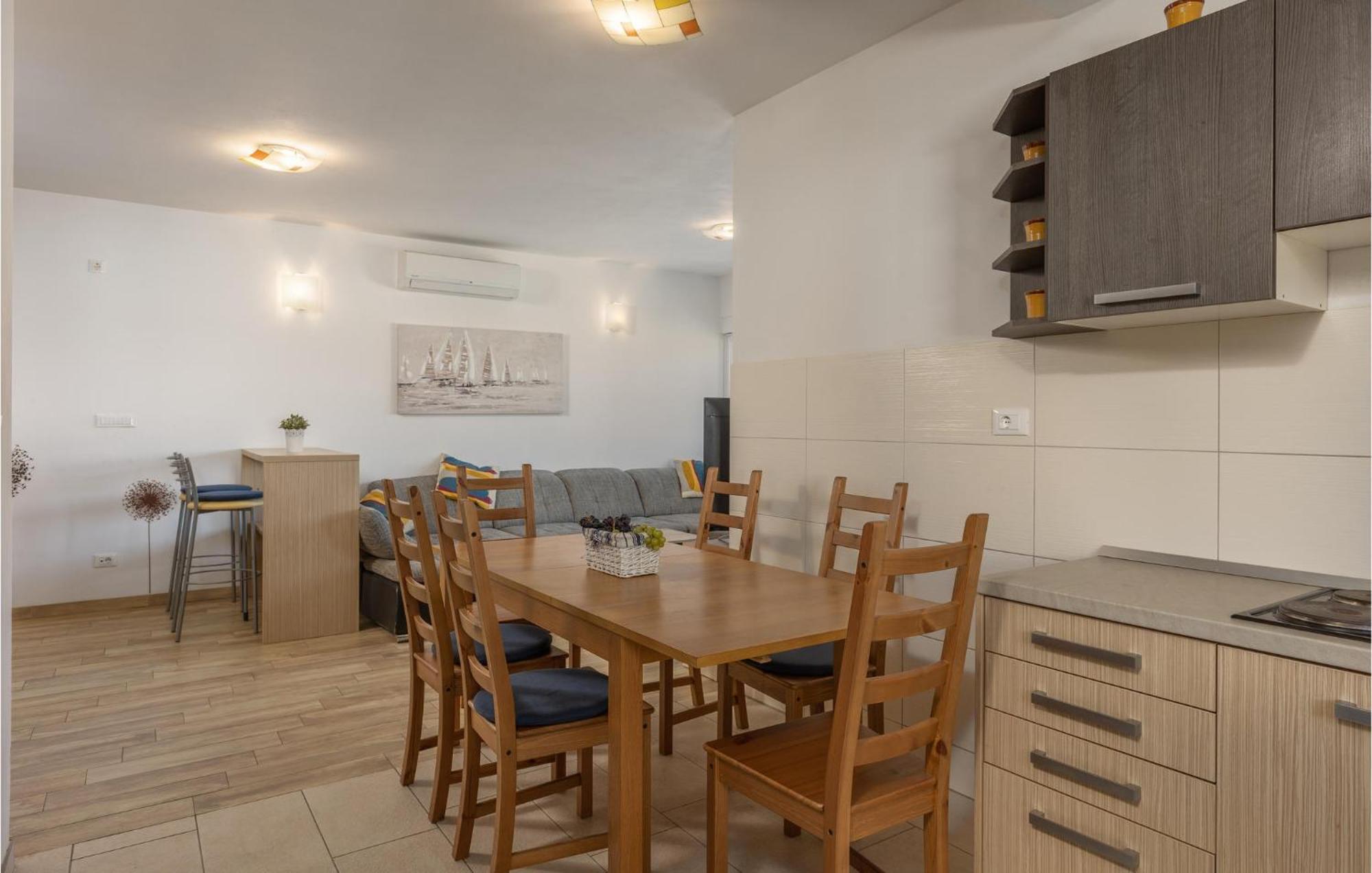 Amazing Apartment In Njivice With Kitchen المظهر الخارجي الصورة